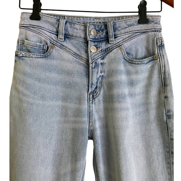 American Eagle-Mom‎ Jean-Light Wash-Size 2 Short-EUC - Picture 3 of 8